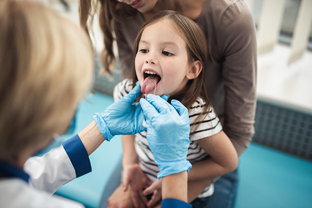 El test rápido de detección de antígeno estreptocócico (TRDA) debería estar en toda consulta de Pediatría 